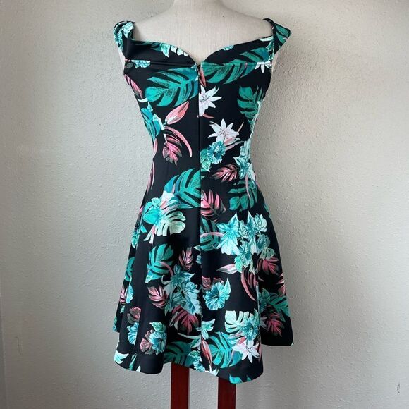 NWOT Guess Dress Size M - Picture 7 of 8